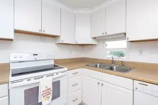 610 Delphinium Dr, Venice, FL 34293 - Photo 7