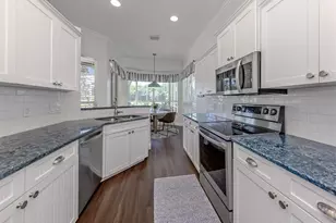 535 Fallbrook Dr, Venice, FL 34292 - Photo 17