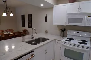 622 Bird Bay Dr S, Venice, FL 34285 - Photo 9