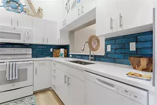 9320 Clubside Circle S, Sarasota, FL 34238 - Photo 19