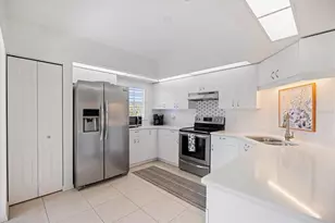 801 Montrose Dr, Venice, FL 34293 - Photo 5