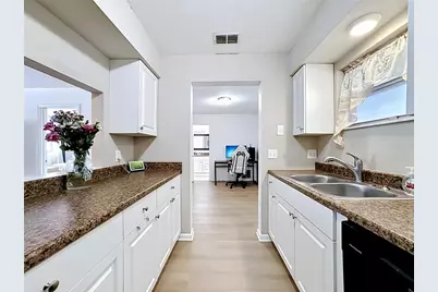5507 Fountain Lake Circle #B206, Bradenton, FL 34207 - Photo 3