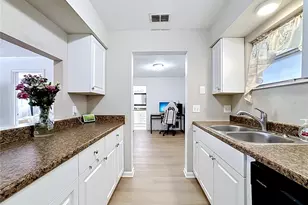 5507 Fountain Lake Cir, Bradenton, FL 34207 - Photo 3