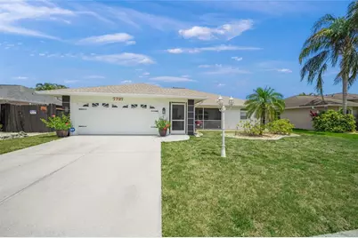 7727 36th Lane E, Sarasota, FL 34243 - Photo 3