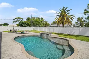 222 Malvern Dr, Venice, FL 34293 - Photo 5