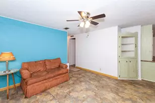 878 Jolanda Cir, Venice, FL 34285 - Photo 5
