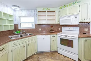 878 Jolanda Cir, Venice, FL 34285 - Photo 9