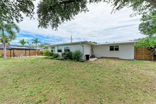 2317 S Tuttle Ave, Sarasota, FL 34239 - Photo 41