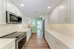 2317 S Tuttle Ave, Sarasota, FL 34239 - Photo 7