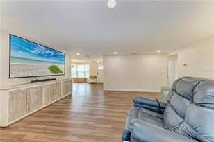 2317 S Tuttle Ave, Sarasota, FL 34239 - Photo 11