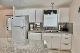 615 S Green Cir, Venice, FL 34285 - Photo 9