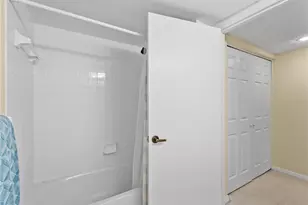 9330 Clubside Cir, Sarasota, FL 34238 - Photo 23
