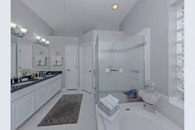 417 Pebble Creek Court, Venice, FL 34285 - Photo 17