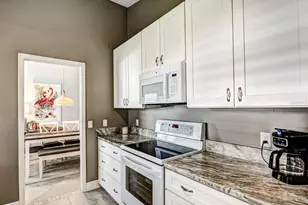 130 Southampton Pl, Venice, FL 34293 - Photo 13