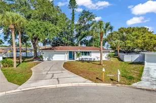 483 Sunnyside Dr, Venice, FL 34293 - Photo 1