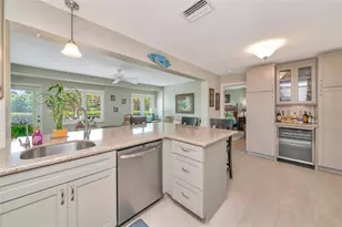 422 Circlewood Dr, Venice, FL 34293 - Photo 3