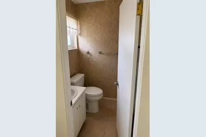 39 Strathmore Boulevard, Sarasota, FL 34233 - Photo 5