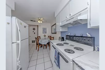 537 Manatee Ct #204, Venice, FL 34285 - Photo 11