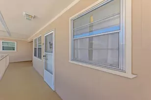 537 Manatee Ct, Venice, FL 34285 - Photo 5