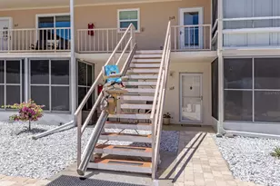537 Manatee Ct, Venice, FL 34285 - Photo 3
