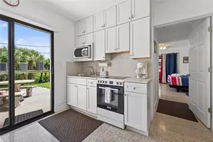 908 Villas Dr, Venice, FL 34285 - Photo 7