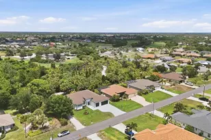 166 Medalist Rd, Rotonda West, FL 33947 - Photo 5