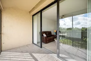 618 Bird Bay Dr S, Venice, FL 34285 - Photo 9