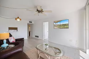 618 Bird Bay Dr S, Venice, FL 34285 - Photo 5