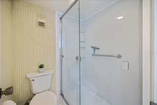 618 Bird Bay Dr S, Venice, FL 34285 - Photo 17