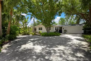 417 Baycrest Dr, Venice, FL 34285 - Photo 3