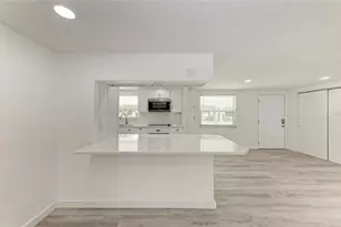 2714 Datura St, Sarasota, FL 34239 - Photo 13