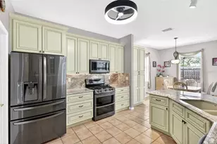 5425 Matthew Ct, Sarasota, FL 34231 - Photo 3