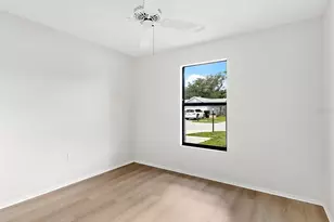 7517 38th St Cir E, Sarasota, FL 34243 - Photo 15