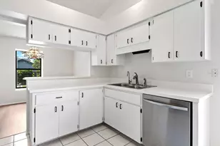 7517 38th St Cir E, Sarasota, FL 34243 - Photo 7
