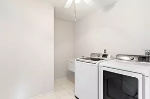 7517 38th St Cir E, Sarasota, FL 34243 - Photo 17