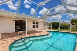 7517 38th St Cir E, Sarasota, FL 34243 - Photo 21