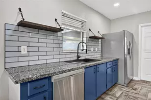 337 Colgan Ave SE, Port Charlotte, FL 33952 - Photo 7