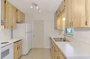 256 Periwinkle Rd, Venice, FL 34293 - Photo 13