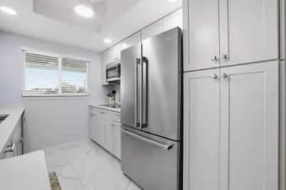 649 Tamiami Trail S #306, Venice, FL 34285 - Photo 5