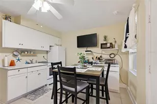 908 Villas Dr, Venice, FL 34285 - Photo 3
