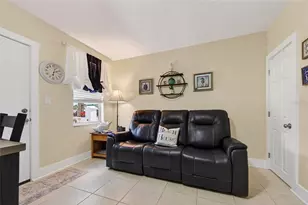 908 Villas Dr, Venice, FL 34285 - Photo 7
