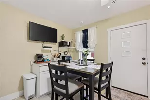 908 Villas Dr, Venice, FL 34285 - Photo 9