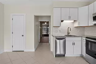 908 Villas Dr, Venice, FL 34285 - Photo 9