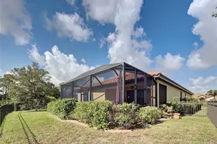 12390 Cinqueterre Dr, Venice, FL 34293 - Photo 11