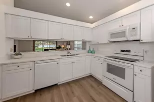 3224 Woodberry Ln, Sarasota, FL 34231 - Photo 5