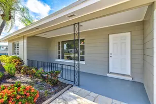 106 Aurora St E, Venice, FL 34285 - Photo 5