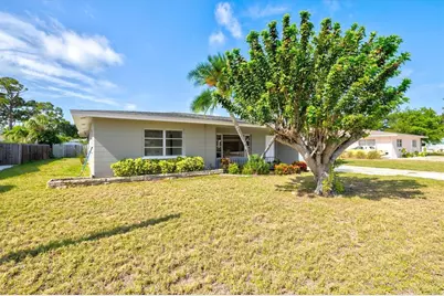 106 Aurora Street E, Venice, FL 34285 - Photo 3