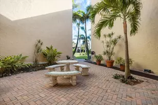 612 Bird Bay Dr S, Venice, FL 34285 - Photo 19