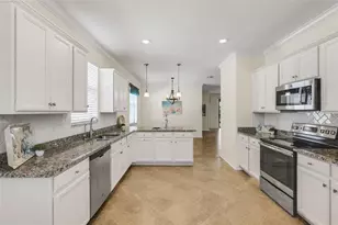 9828 Hilltop Dr, Venice, FL 34292 - Photo 11
