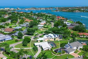 396 Bayshore Dr, Venice, FL 34285 - Photo 3
